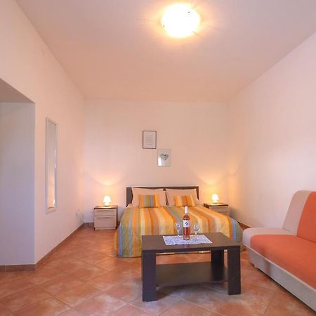 Apartmani Nina Rovinj Bagian luar foto