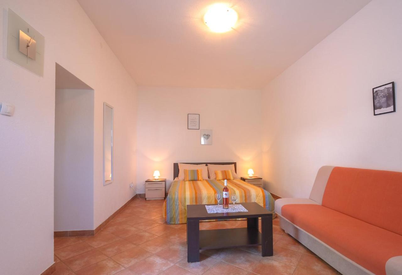 Apartmani Nina Rovinj Bagian luar foto