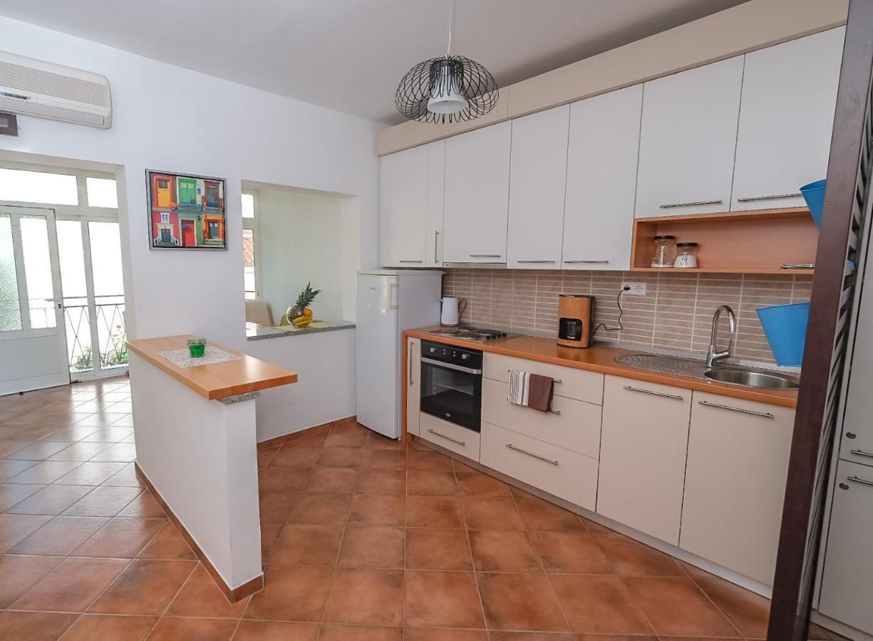 Apartmani Nina Rovinj Bagian luar foto