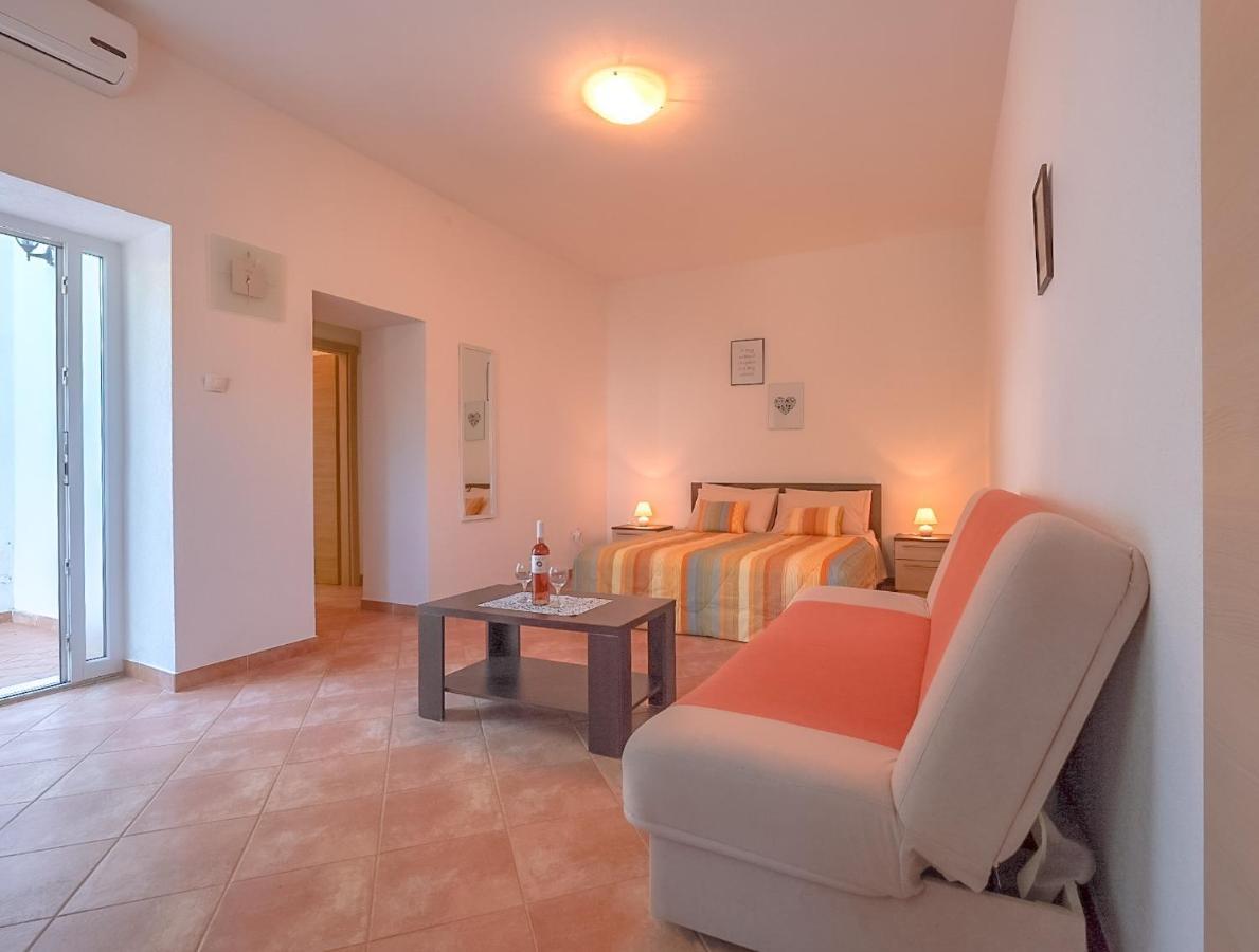Apartmani Nina Rovinj Bagian luar foto